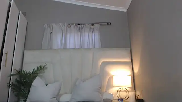 Snapshot of naughtyblackdolie chatting on May 7, 12:19 pm naughtyblackdolie online show from May 7, 12:19 pm