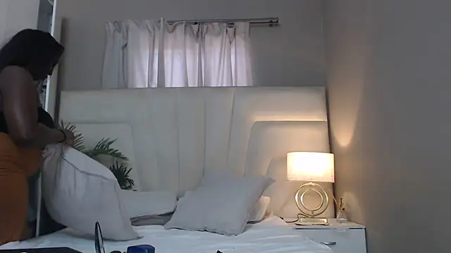 naughtyblackdolie online show from April 3, 10:11 am