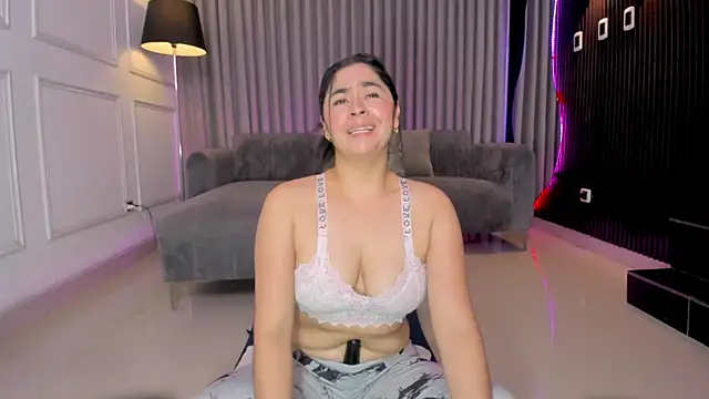 Snapshot of Anna_parkker_ chatting on February 13, 7:47 pm Anna parkker online show from February 13, 7:47 pm