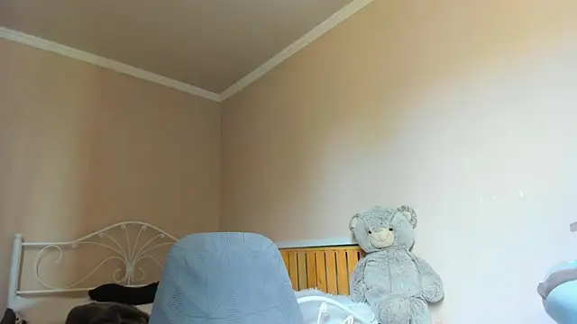  cleopattra  online show from April 11, 7:05 am