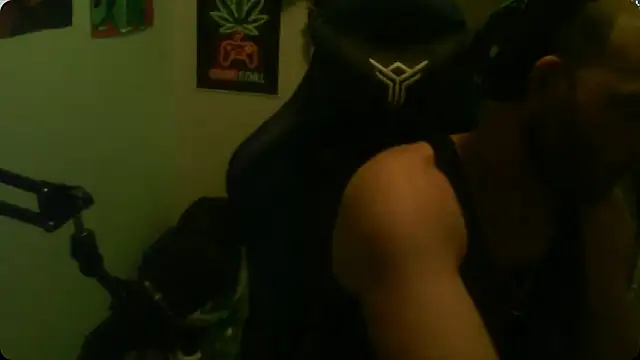 Snapshot of GeneralXMillyX chatting on October 14, 7:20 am GeneralXMillyX online show from October 14, 7:20 am