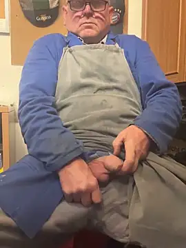 Snapshot of oldgayman chatting on November 9, 1:37 pm oldgayman online show from November 9, 1:37 pm