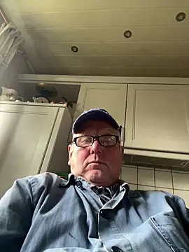 Snapshot of oldgayman chatting on October 23, 8:57 am oldgayman online show from October 23, 8:57 am