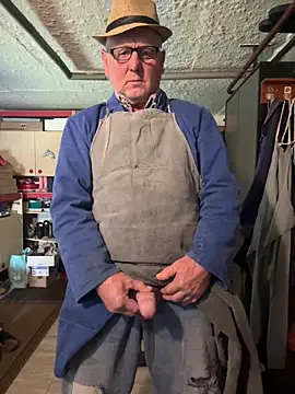 Snapshot of oldgayman chatting on September 27, 7:58 am oldgayman online show from September 27, 7:58 am