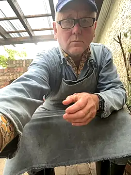 Snapshot of oldgayman chatting on October 16, 6:54 am oldgayman online show from October 16, 6:54 am