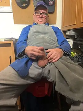 Snapshot of oldgayman chatting on November 13, 5:33 am oldgayman online show from November 13, 5:33 am