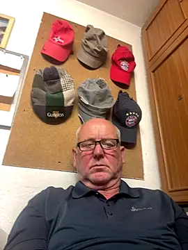 Snapshot of oldgayman chatting on September 24, 11:06 am oldgayman online show from September 24, 11:06 am