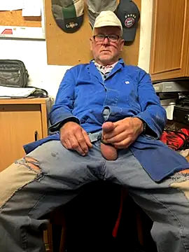 Snapshot of oldgayman chatting on September 18, 1:14 pm oldgayman online show from September 18, 1:14 pm