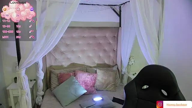 Hanna  Becker  online show from January 14, 4:16 am