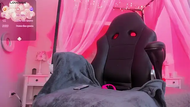 Snapshot of Hanna__Becker_ chatting on November 5, 2:14 am Hanna Becker online show from November 5, 2:14 am