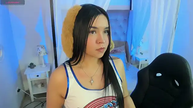 Hanna  Becker  online show from December 15, 3:34 am