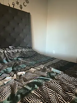 juicyyy323 online show from December 17, 11:21 pm