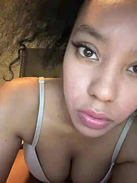 juicyyy323 online show from January 8, 1:53 am