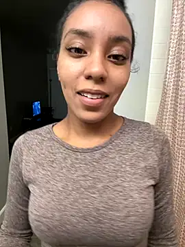 juicyyy323 online show from November 21, 2:54 am