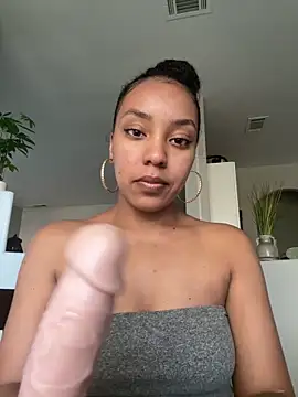 juicyyy323 online show from October 7, 10:44 pm