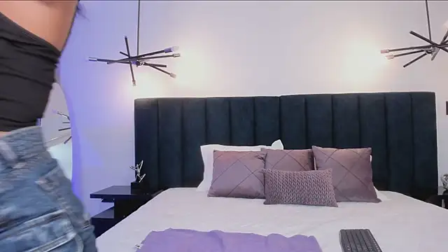 alaia7h online show from February 8, 7:44 pm