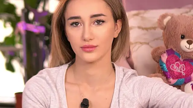 Snapshot of EmilyRaymont chatting on September 15, 5:08 am EmilyRaymont online show from September 15, 5:08 am