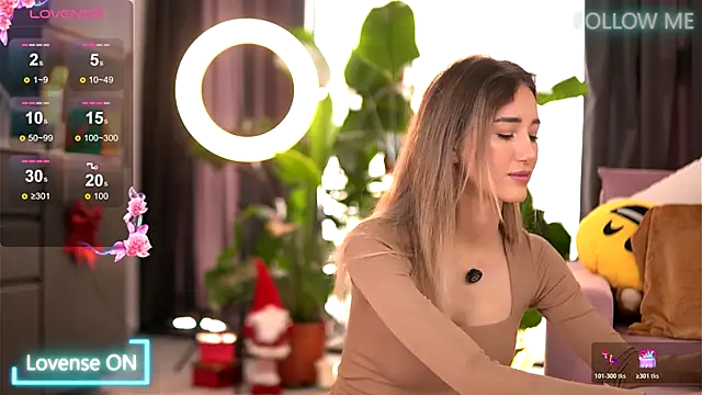 EmilyRaymont online show from December 18, 11:25 am