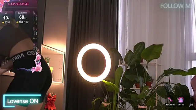 EmilyRaymont online show from December 15, 6:52 am