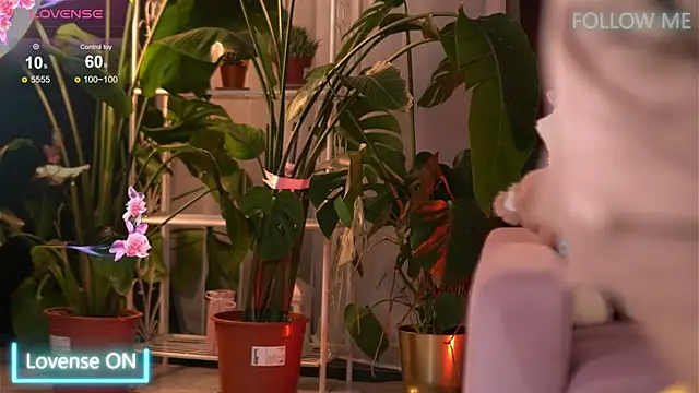 EmilyRaymont online show from December 5, 4:33 am