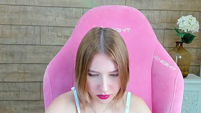 Snapshot of LiliLinn chatting on September 22, 5:02 am LiliLinn online show from September 22, 5:02 am