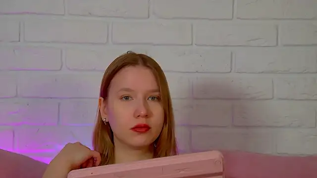 LiliLinn online show from May 15, 4:21 am