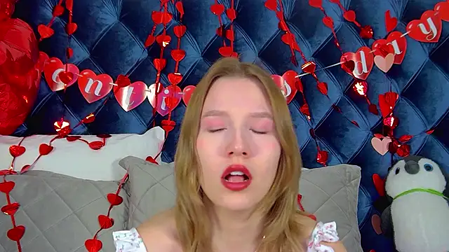 LiliLinn online show from February 16, 4:44 am