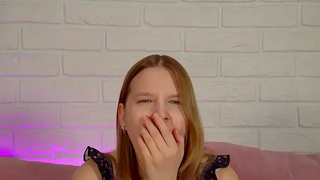 LiliLinn online show from May 25, 4:23 am