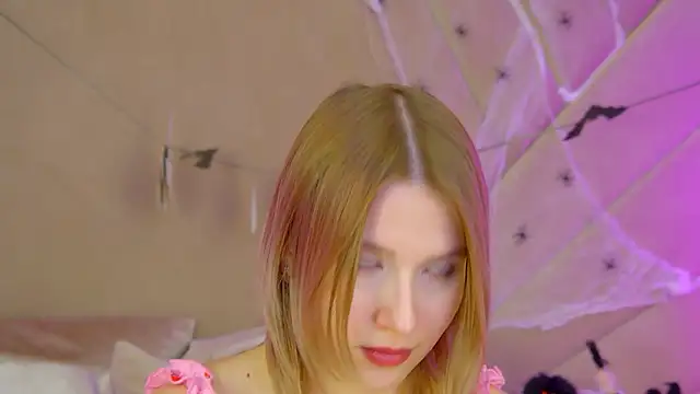 LiliLinn online show from November 1, 5:36 am