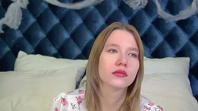 LiliLinn online show from November 3, 4:39 am