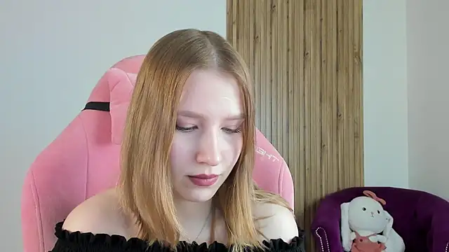 LiliLinn online show from August 3, 4:20 am