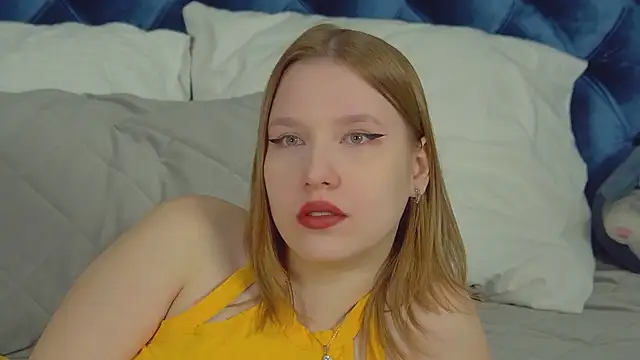 LiliLinn online show from May 8, 4:49 am