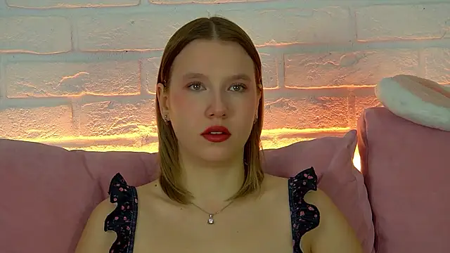 LiliLinn online show from November 13, 5:33 am