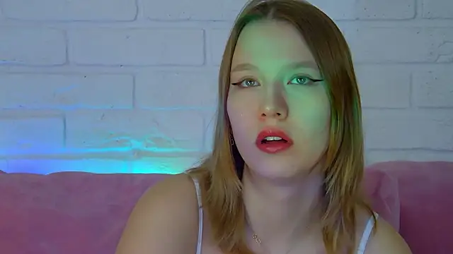 LiliLinn online show from March 23, 4:45 am