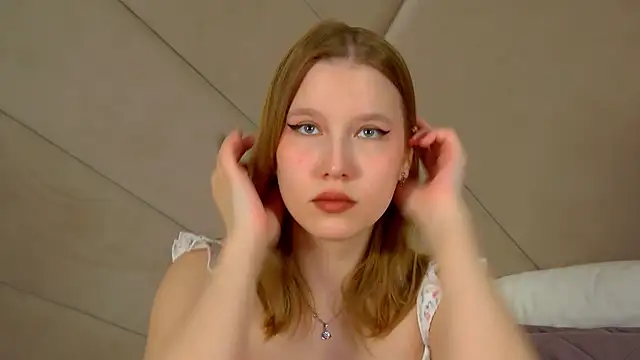 LiliLinn online show from June 19, 4:40 am
