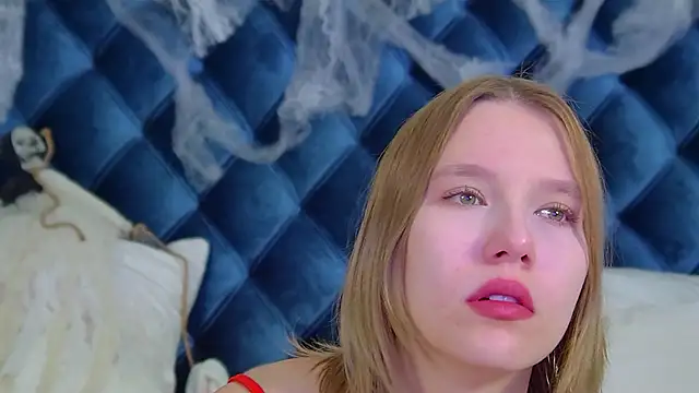 LiliLinn online show from October 25, 4:11 am