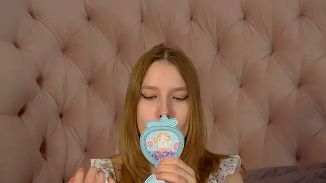 LiliLinn online show from August 4, 4:28 am