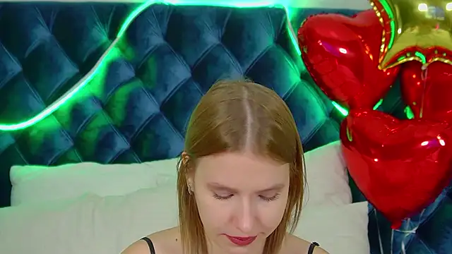 LiliLinn online show from November 15, 5:00 am