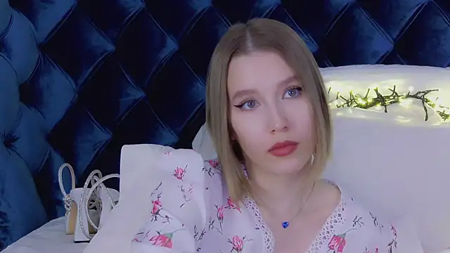 Snapshot of LiliLinn chatting on March 19, 11:39 am LiliLinn online show from March 19, 11:39 am