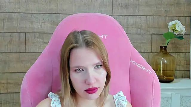 Snapshot of LiliLinn chatting on October 20, 4:58 am LiliLinn online show from October 20, 4:58 am