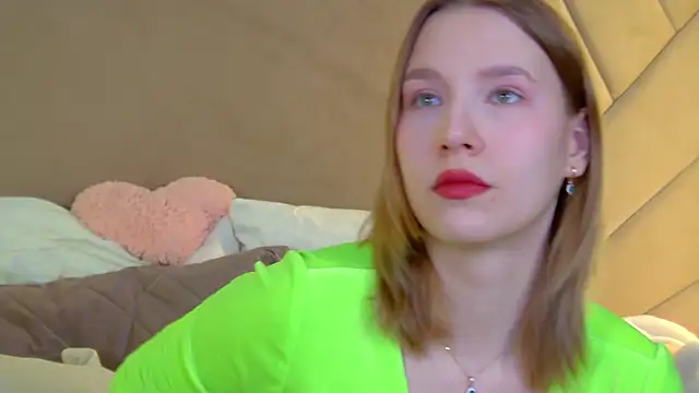 LiliLinn online show from March 7, 5:47 am