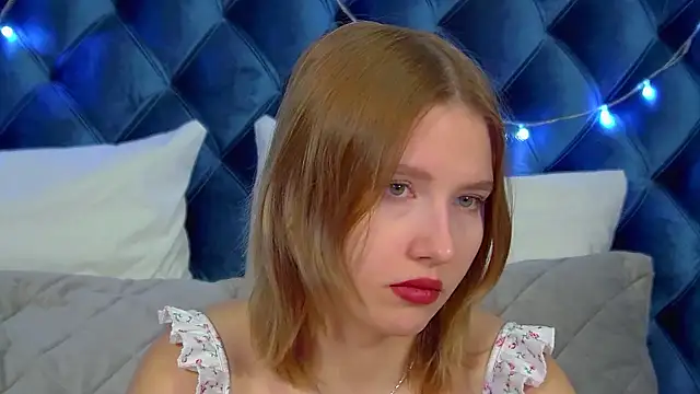 LiliLinn online show from December 23, 4:56 am