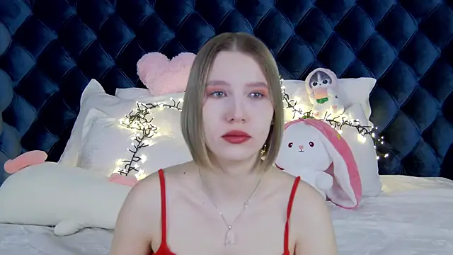 Snapshot of LiliLinn chatting on March 3, 4:21 am LiliLinn online show from March 3, 4:21 am