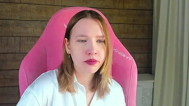 LiliLinn online show from March 19, 4:45 am