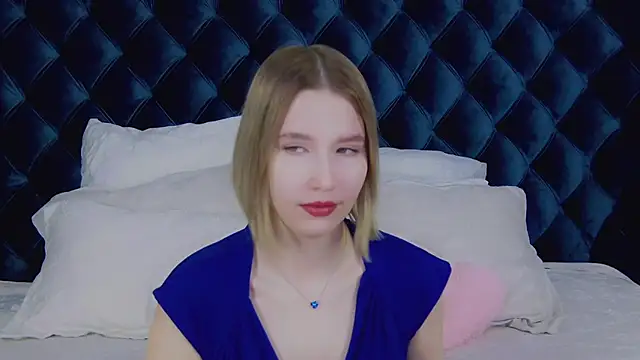 Snapshot of LiliLinn chatting on March 14, 4:54 am LiliLinn online show from March 14, 4:54 am