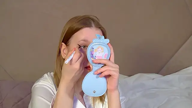 LiliLinn online show from April 11, 7:45 am