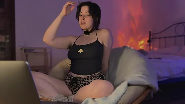 OohBunny online show from March 7, 4:45 pm