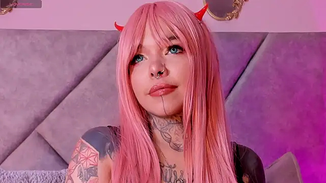 Snapshot of NinaInk chatting on October 3, 1:01 pm NinaInk online show from October 3, 1:01 pm