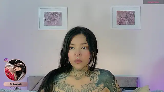 Snapshot of NinaInk chatting on November 18, 12:19 pm NinaInk online show from November 18, 12:19 pm