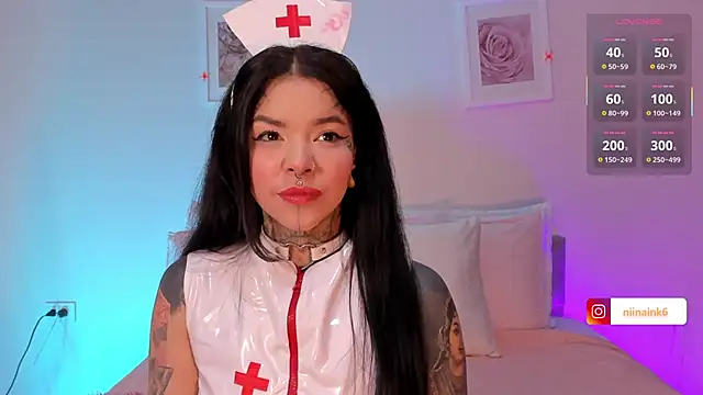 Snapshot of NinaInk chatting on October 26, 1:33 pm NinaInk online show from October 26, 1:33 pm